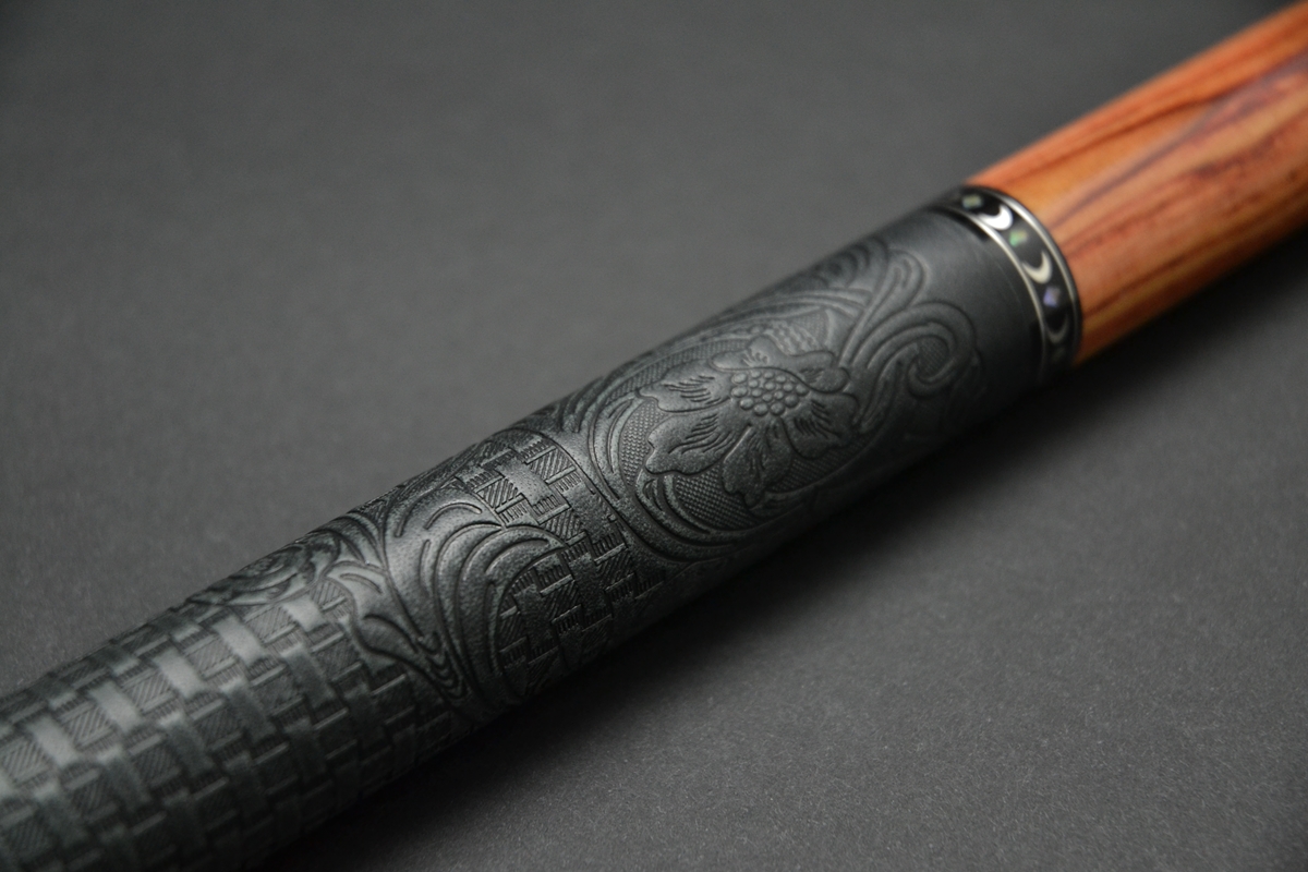 14771 ジェイフラワー J.Flowers チューリップウッド エンボス革 ラジアル キュー CUE SPIDER