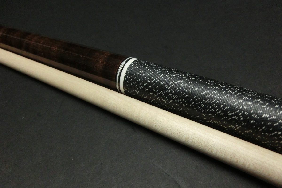 【ヤフオク出品中】15711 メッヅ Mezz AXI-T LTD WD700 WJ ビリヤード ハイテク キュー CUE SPIDER