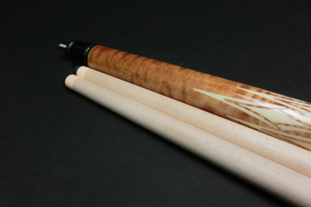 【ヤフオク出品中】15725 未使用 ムサシ Musashi 3C キャロム IM-8P-TON84 角芯 2シャフト ビリヤード キュー カスタム SPIDER□