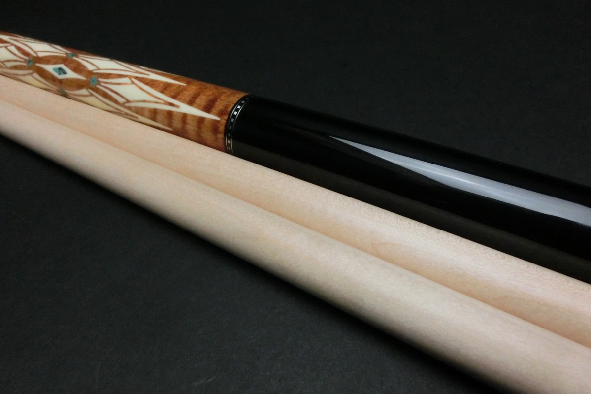 【ヤフオク出品中】15725 未使用 ムサシ Musashi 3C キャロム IM-8P-TON84 角芯 2シャフト ビリヤード キュー カスタム SPIDER□