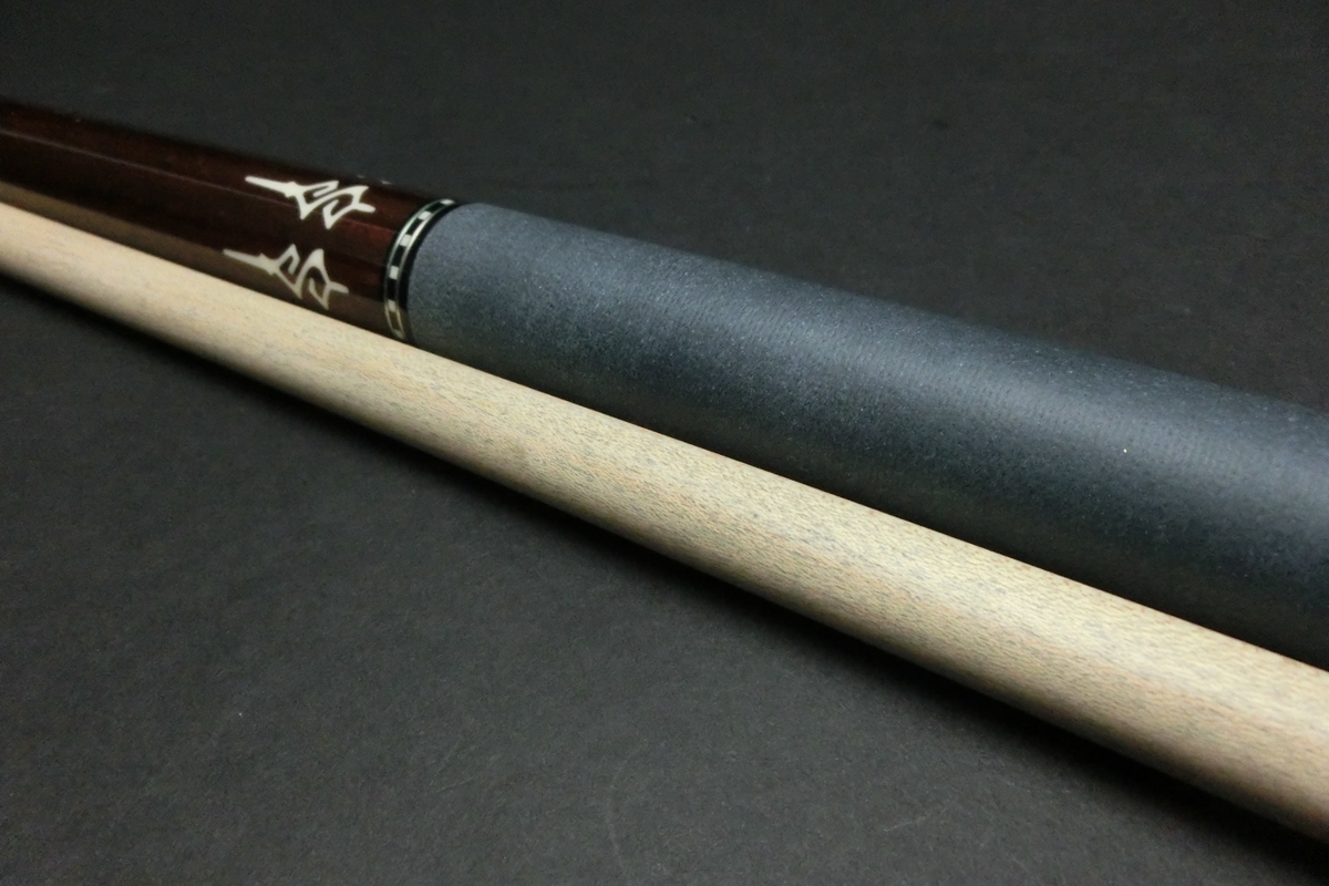 【ヤフオク出品中】15732 メッヅ Mezz EC7 R1 WX700 UJ ビリヤード ハイテク キュー CUE SPIDER