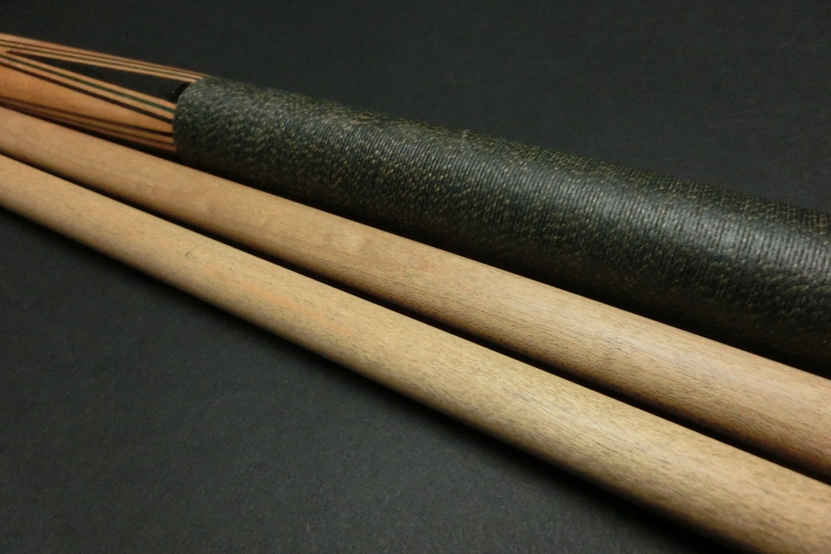 15763 ジョス JOSS 金ロゴ 4剣 2シャフト 14山パイロ ビリヤード キュー CUE SPIDER