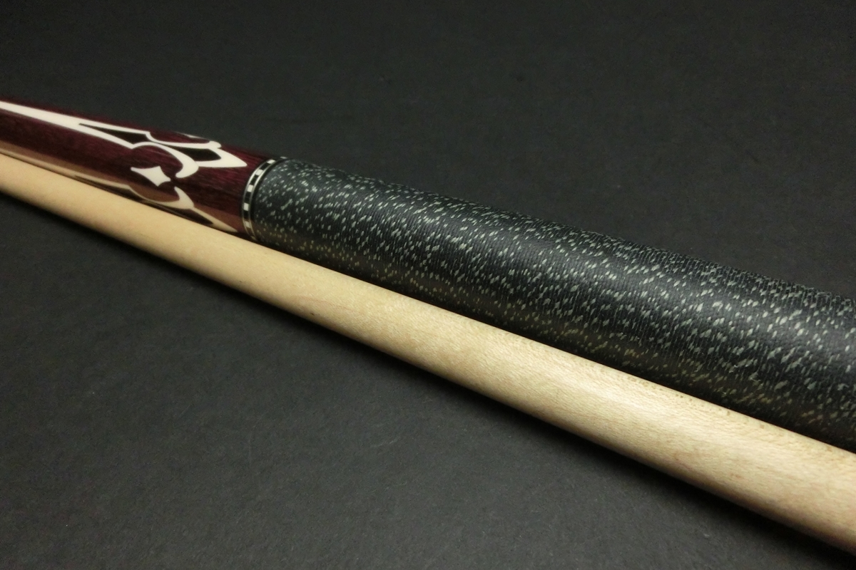 【ヤフオク出品中】15703 メッヅ Mezz EC-P4 ノーマルシャフト UJ ビリヤード キュー CUE SPIDER